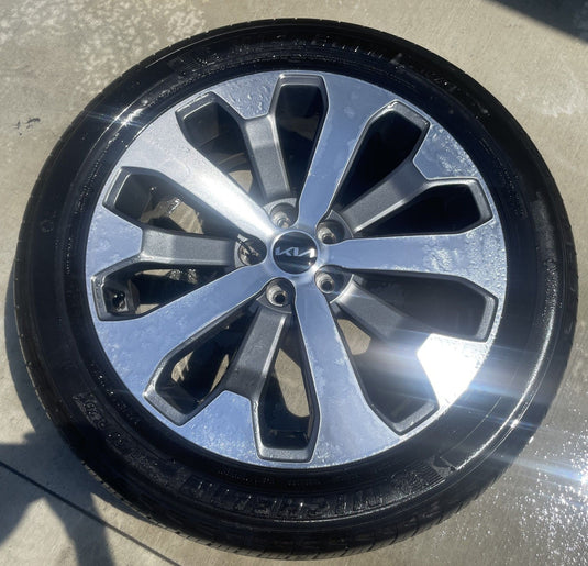 KIA TELLURIDE EX 20x7-1/2 10 SPOKE ALLOY WHEEL W/TIRE (ONLY#1) 2020-2022 #107203