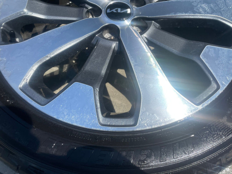 Load image into Gallery viewer, KIA TELLURIDE EX 20x7-1/2 10 SPOKE ALLOY WHEEL W/TIRE (ONLY#1) 2020-2022 #107203
