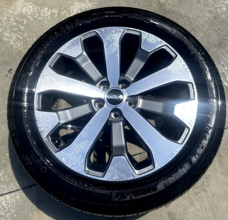 Load image into Gallery viewer, KIA TELLURIDE EX 20x7-1/2 10 SPOKE ALLOY WHEEL W/TIRE (ONLY#1) 2020-2022 #107202
