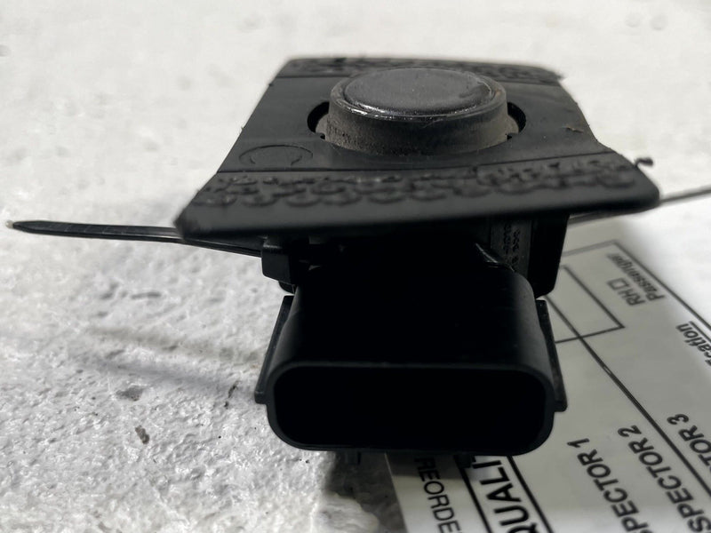 Load image into Gallery viewer, 2021-2023 ACURA TLX REAR BUMPER PDC PARKING ASSIST SENSOR W/ BRACKET # 109052
