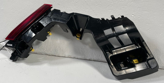 2022-2024 KIA EV6 REAR LEFT SIDE BUMPER MOUNT BRACKET W/ REFLECTOR LAMP