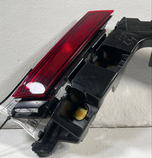 2022-2024 KIA EV6 REAR LEFT SIDE BUMPER MOUNT BRACKET W/ REFLECTOR LAMP