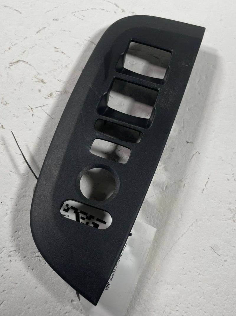 Load image into Gallery viewer, 23-26 HONDA HR-V FRONT LEFT DOOR WINDOW CONTROL SWITCH BEZEL TRIM 2.0L # 112656
