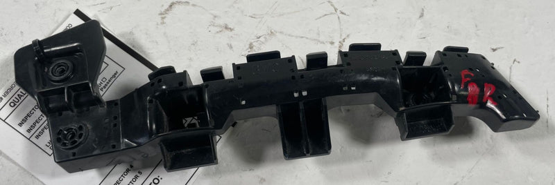 Load image into Gallery viewer, 23-26 HONDA HR-V FRONT RIGHT SIDE BUMPER RETAINER SPACER BRACKET 2.0L # 112661
