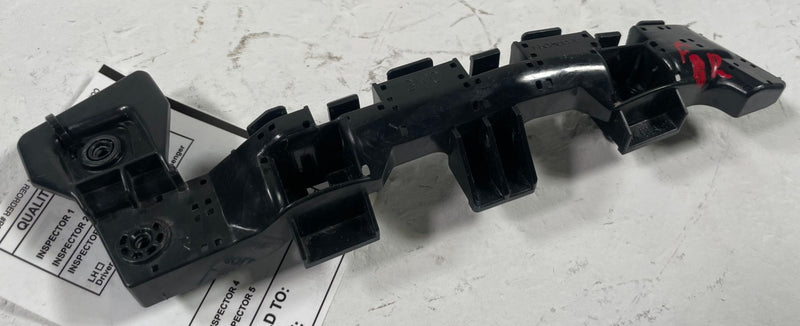 Load image into Gallery viewer, 23-26 HONDA HR-V FRONT RIGHT SIDE BUMPER RETAINER SPACER BRACKET 2.0L # 112661
