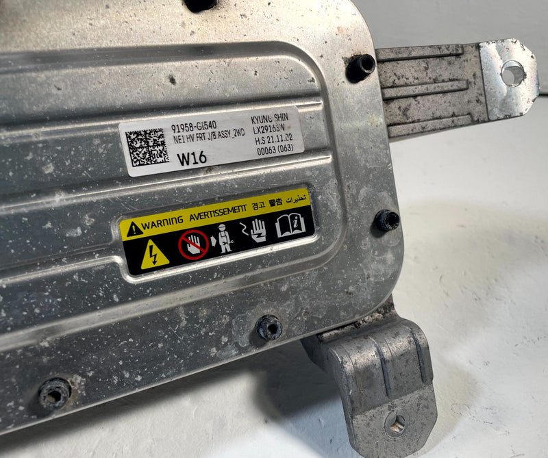 Load image into Gallery viewer, 2022 - 2025 HYUNDAI IONIQ 5 RWD HIGH VOLTAGE JUNCTION BOX CONTROL UNIT # 114057
