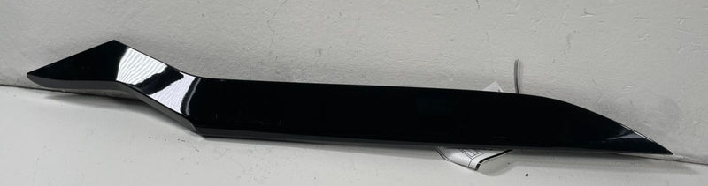 Load image into Gallery viewer, 2022-2025 KIA EV6 GT LINE REAR RIGHTSIDE D PILLAR QUARTER PANEL MOLDING #109933
