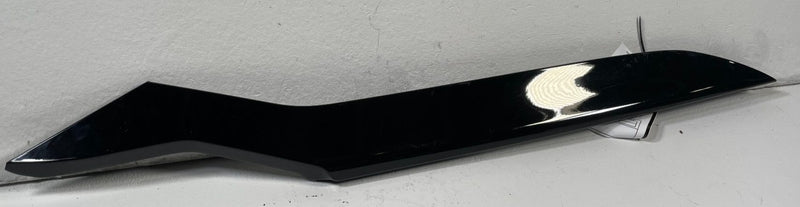 Load image into Gallery viewer, 2022-2025 KIA EV6 GT LINE REAR RIGHTSIDE D PILLAR QUARTER PANEL MOLDING #109933
