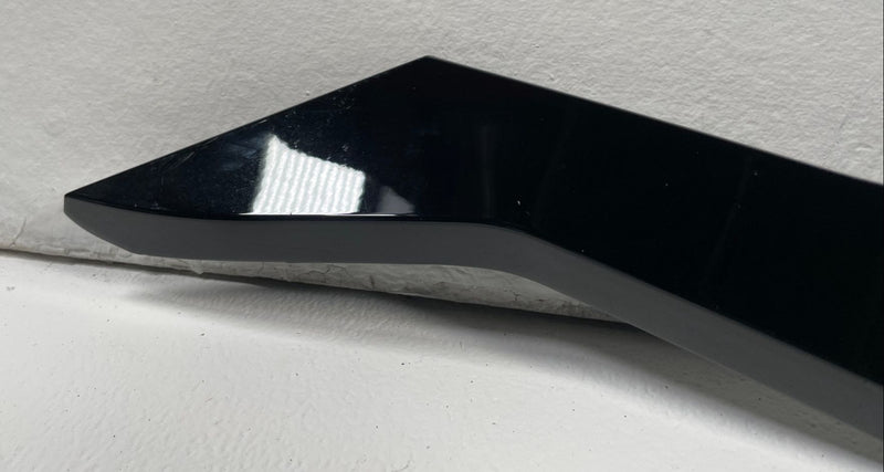 Load image into Gallery viewer, 2022-2025 KIA EV6 GT LINE REAR RIGHTSIDE D PILLAR QUARTER PANEL MOLDING #109933

