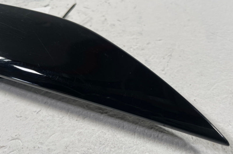 Load image into Gallery viewer, 2022-2025 KIA EV6 GT LINE REAR RIGHTSIDE D PILLAR QUARTER PANEL MOLDING #109933

