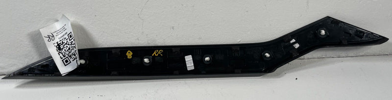 Load image into Gallery viewer, 2022-2025 KIA EV6 GT LINE REAR RIGHTSIDE D PILLAR QUARTER PANEL MOLDING #109933
