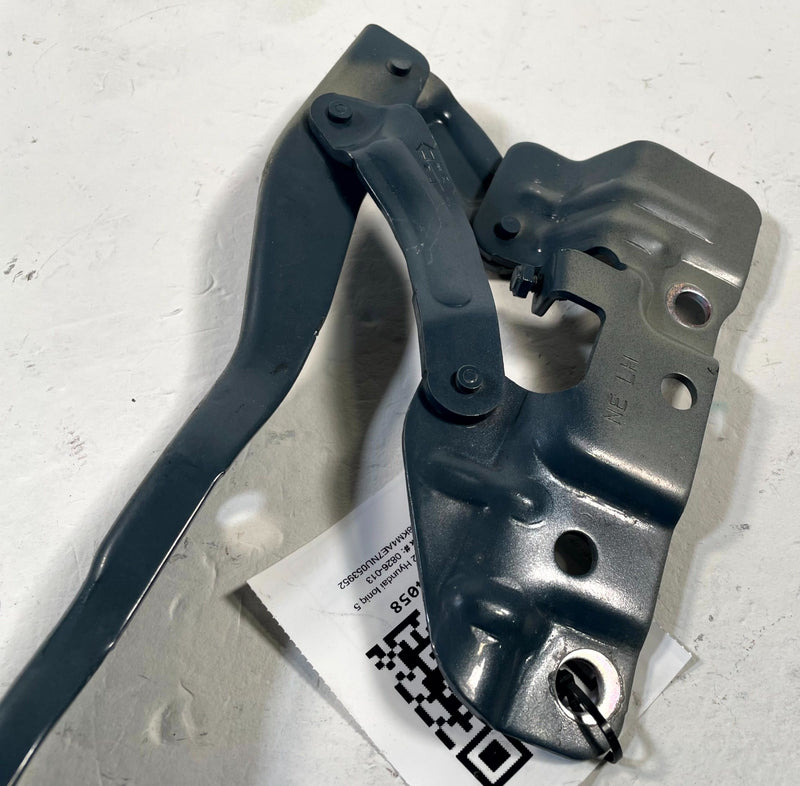 Load image into Gallery viewer, 2022 - 2024 HYUNDAI IONIQ 5 FRONT LEFT &amp; RIGHT SIDE HOOD HINGES PAIR # 114058
