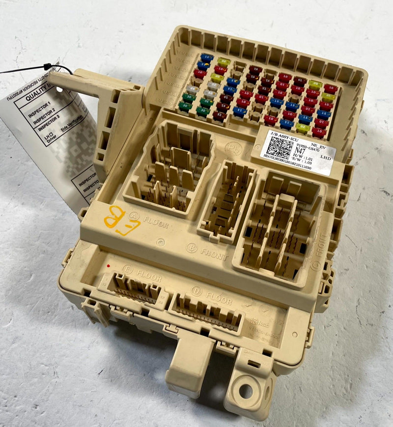 Load image into Gallery viewer, 2022-24 HYUNDAI IONIQ 5 SE DASH DASHBOARD FUSE RELAY JUNCTION BOX BLOCK # 114047
