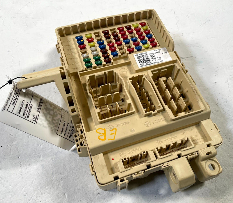 Load image into Gallery viewer, 2022-24 HYUNDAI IONIQ 5 SE DASH DASHBOARD FUSE RELAY JUNCTION BOX BLOCK # 114047
