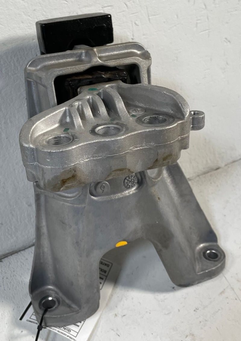 Load image into Gallery viewer, 2025-2026 ACURA ADX FRONT RIGHT PASSENGER SIDE ENGINE MOUNT BRACKET 1.5L #114002
