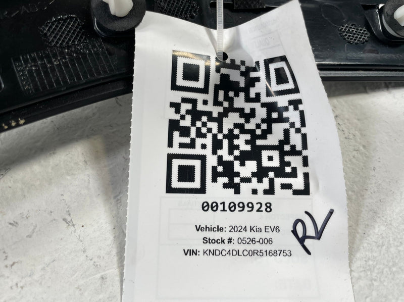 Load image into Gallery viewer, 2022-2025 KIA EV6 GT LINE REAR LEFT SIDE D PILLAR QUARTER PANEL MOLDING #109928
