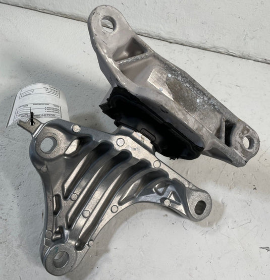 25-26 ACURA ADX LEFT SIDE AUTOMATIC TRANSMISSION MOUNT SUPPORT BRACKET