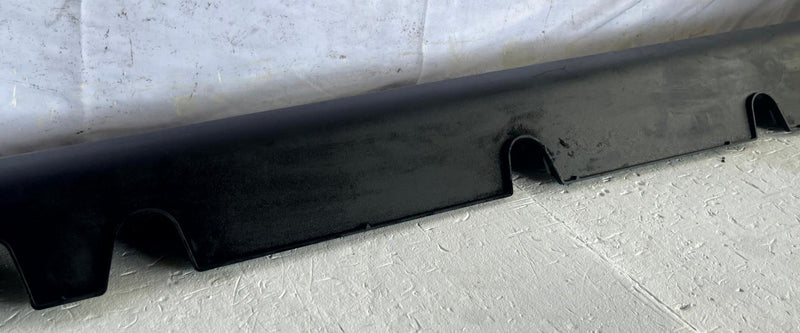 Load image into Gallery viewer, 2025-2026 HYUNDAI IONIQ 5 RIGHT SIDE SKIRT ROCKER PANEL MOLDING BLACK # 109149
