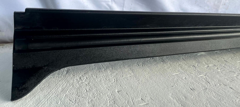 Load image into Gallery viewer, 2025-2026 HYUNDAI IONIQ 5 RIGHT SIDE SKIRT ROCKER PANEL MOLDING BLACK # 109149
