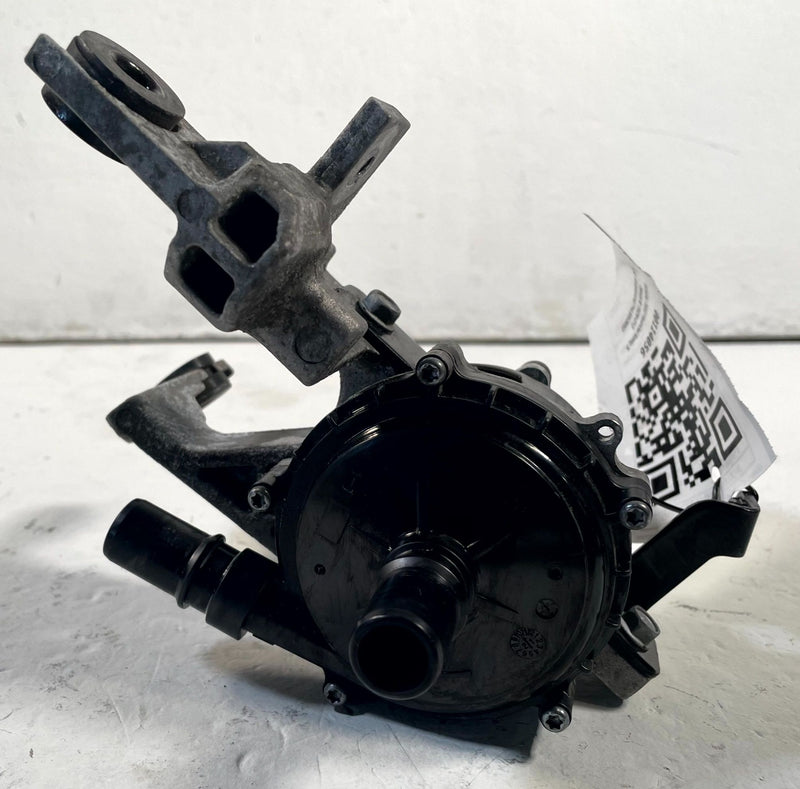 Load image into Gallery viewer, 22-24 HYUNDAI IONIQ 5 ENGINE MOTOR WATER COOLANT PUMP HOSE W/ BRACKET # 114056
