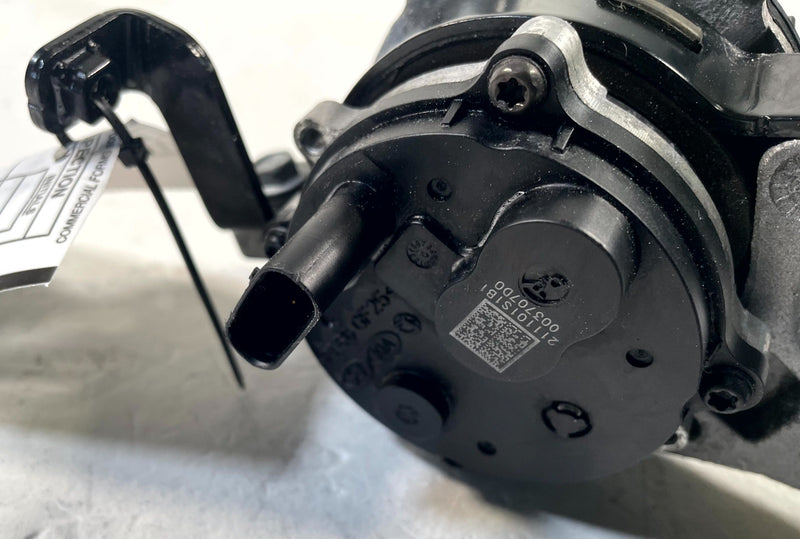 Load image into Gallery viewer, 22-24 HYUNDAI IONIQ 5 ENGINE MOTOR WATER COOLANT PUMP HOSE W/ BRACKET # 114056
