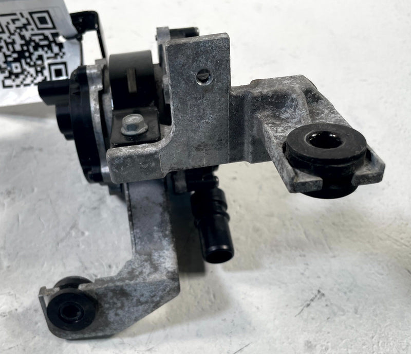 Load image into Gallery viewer, 22-24 HYUNDAI IONIQ 5 ENGINE MOTOR WATER COOLANT PUMP HOSE W/ BRACKET # 114056
