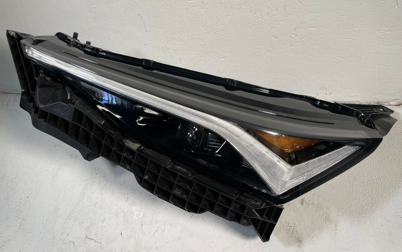 Load image into Gallery viewer, 2025 - 2026 ACURA ADX FRONT LEFT DRIVER SIDE LED HEADLIGHT HEADLAMP # 113977
