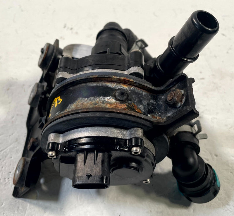 Load image into Gallery viewer, 2022-2024 HYUNDAI IONIQ 5 DRIVE MOTOR INVERTER COOLER COOLING WATER PUMP #114050
