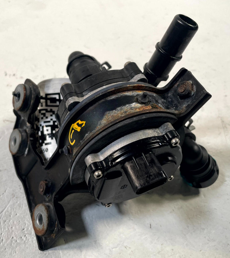 Load image into Gallery viewer, 2022-2024 HYUNDAI IONIQ 5 DRIVE MOTOR INVERTER COOLER COOLING WATER PUMP #114050
