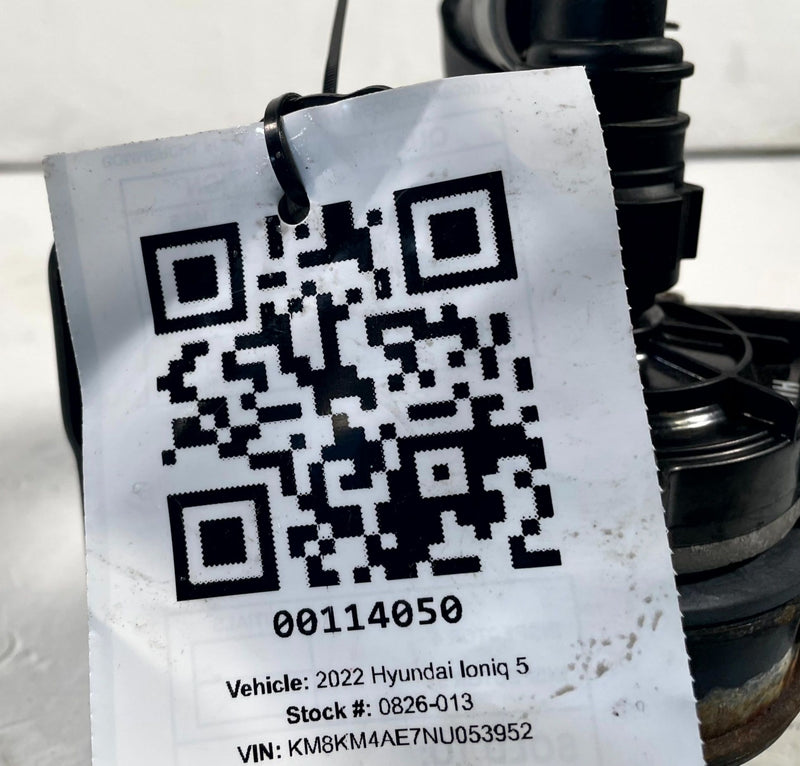 Load image into Gallery viewer, 2022-2024 HYUNDAI IONIQ 5 DRIVE MOTOR INVERTER COOLER COOLING WATER PUMP #114050
