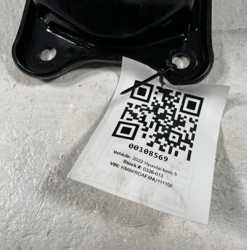 Load image into Gallery viewer, 2022 - 2026 HYUNDAI IONIQ 5 DRIVE UNIT REARWARD MOUNT SUPPORT BRACKET # 108569
