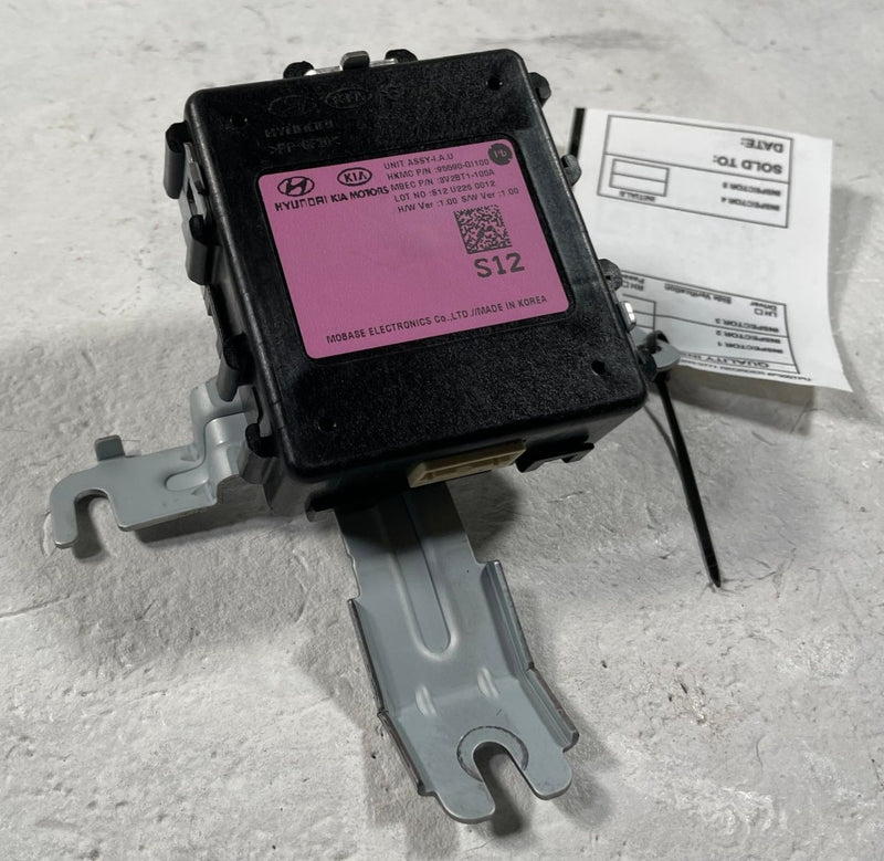 Load image into Gallery viewer, 2022-2024 HYUNDAI IONIQ 5 KEYLESS ENTRY THEFT RECEIVER CONTROL MODULE # 108554
