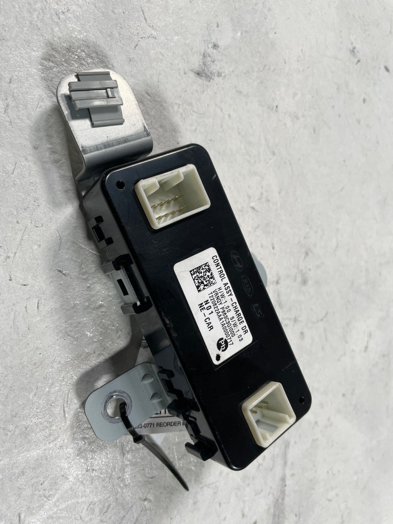 Load image into Gallery viewer, 2022-2024 HYUNDAI IONIQ 5 CHARGER DOOR CONTROL MODULE UNIT 863C3-GI000 # 108548
