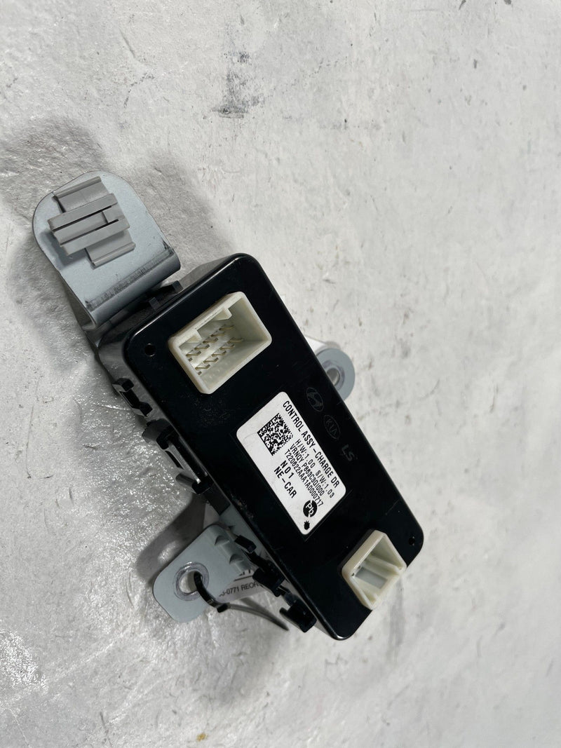 Load image into Gallery viewer, 2022-2024 HYUNDAI IONIQ 5 CHARGER DOOR CONTROL MODULE UNIT 863C3-GI000 # 108548
