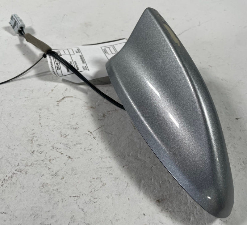 Load image into Gallery viewer, 2023 - 2025 HONDA HR-V TOP ROOF SHARK FIN RADIO ANTENNA SILVER (NH830MX) #112648
