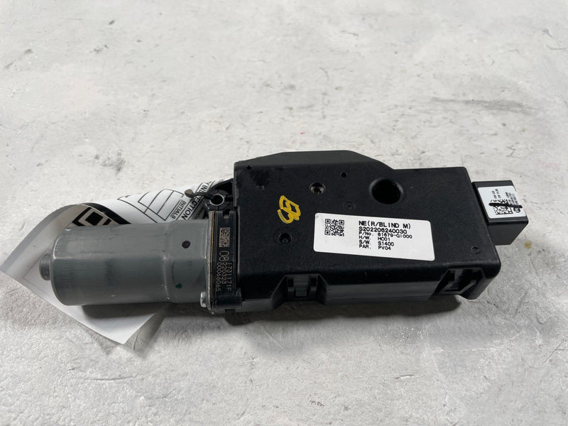 Load image into Gallery viewer, 2022-2024 HYUNDAI IONIQ 5 PANORAMIC SUN ROOF SUNROOF MOTOR 81679-GI000 # 108557

