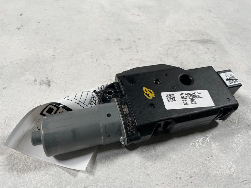Load image into Gallery viewer, 2022-2024 HYUNDAI IONIQ 5 PANORAMIC SUN ROOF SUNROOF MOTOR 81679-GI000 # 108557
