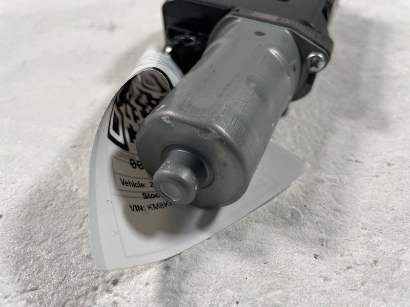 Load image into Gallery viewer, 2022-2024 HYUNDAI IONIQ 5 PANORAMIC SUN ROOF SUNROOF MOTOR 81679-GI000 # 108557
