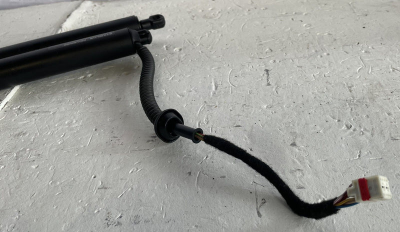 Load image into Gallery viewer, 2023-2024 HYUNDAI IONIQ 5 REAR LEFT &amp; RIGHT SIDE TRUNK SHOCK STRUT SET # 107274
