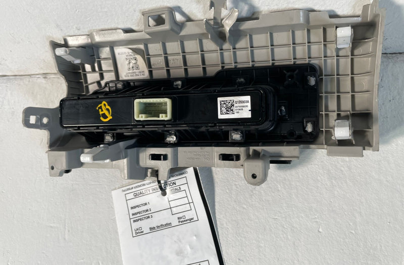 Load image into Gallery viewer, 2020-22 KIA TELLURIDE DASH TRUNK RELEASE DIMMER TRACTION CONTROL SWITCH # 107097

