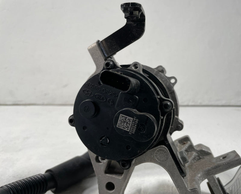 Load image into Gallery viewer, 22-24 HYUNDAI IONIQ 5 ENGINE MOTOR WATER COOLANT PUMP HOSE W/ BRACKET # 108570
