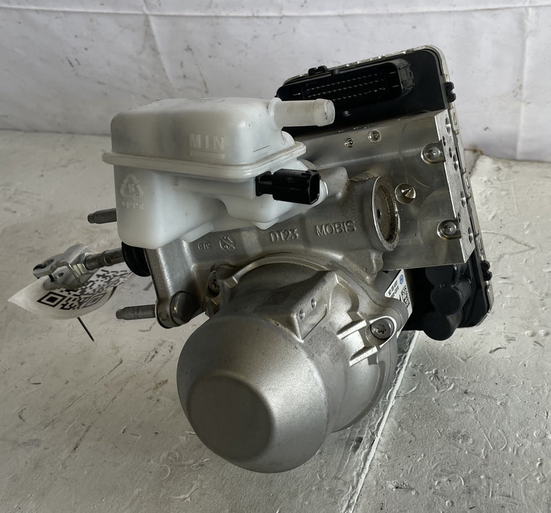 Load image into Gallery viewer, 2022 -2024 HYUNDAI IONIQ 5 POWER BRAKE BOOSTER W/ MASTER CYLINDER # 107270
