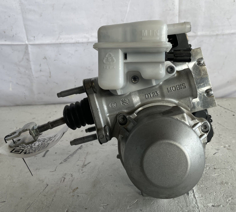 Load image into Gallery viewer, 2022 -2024 HYUNDAI IONIQ 5 POWER BRAKE BOOSTER W/ MASTER CYLINDER # 107270
