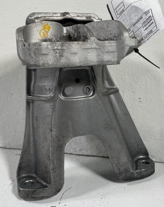 2023 - 2026 HONDA HR-V FWD FRONT RIGHT ENGINE MOTOR MOUNT BRACKET 2.0L