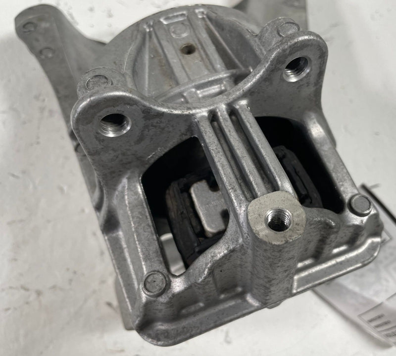 Load image into Gallery viewer, 2023 - 2026 HONDA HR-V FWD FRONT RIGHT ENGINE MOTOR MOUNT BRACKET 2.0L # 112668
