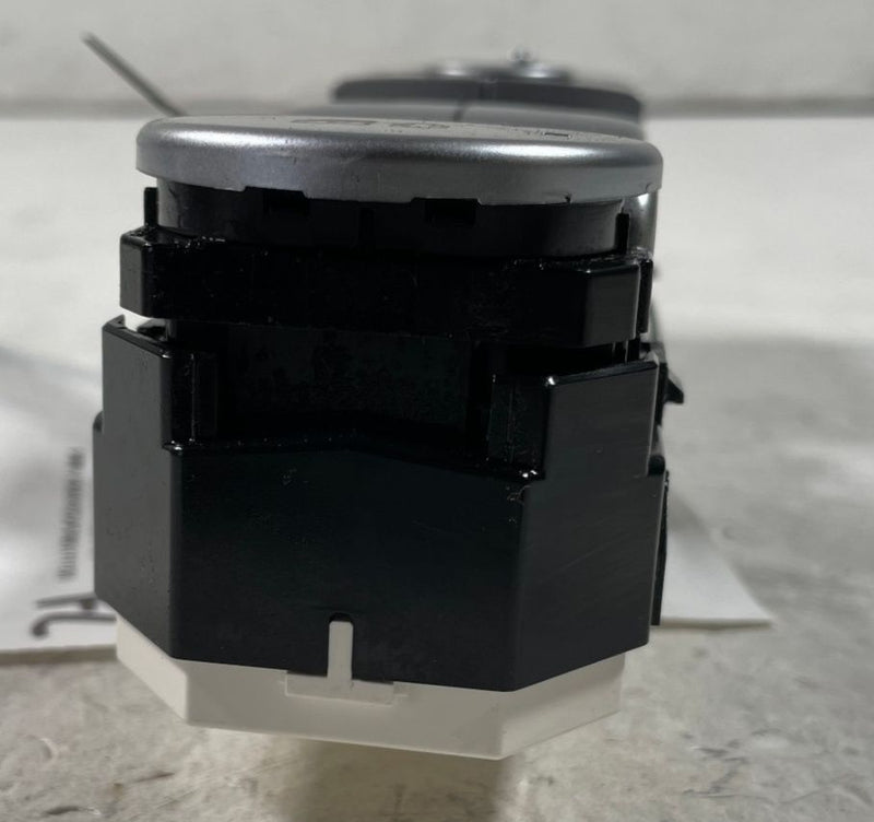 Load image into Gallery viewer, 2022-2024 HYUNDAI IONIQ 5 FRONT LEFT DRIVER DOOR MASTER WINDOW SWITCH # 108527
