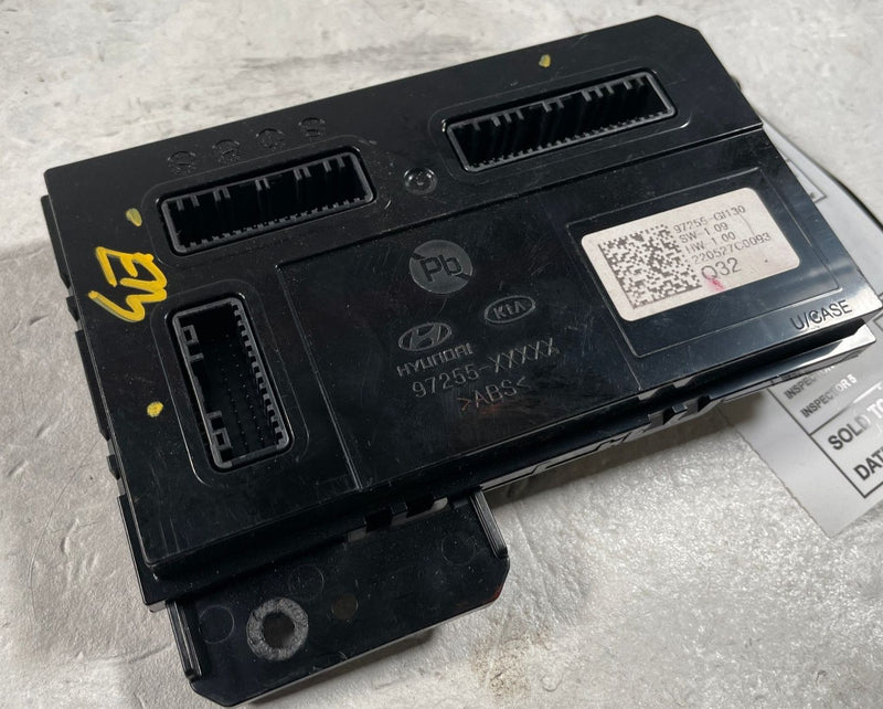 Load image into Gallery viewer, 2022-2024 HYUNDAI IONIQ 5 HVAC A/C TEMPERATURE CLIMATE CONTROL MODULE # 108558
