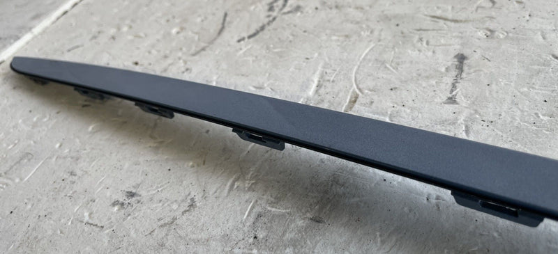 Load image into Gallery viewer, 2022-2025 HYUNDAI IONIQ 5 FRONT WINDSHIELD RIGHT A PILLAR TRIM MOLDING # 107279
