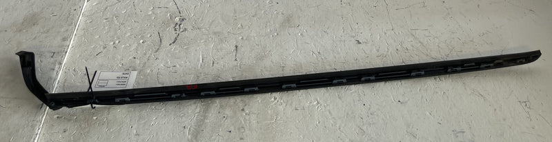 Load image into Gallery viewer, 2022-2025 HYUNDAI IONIQ 5 FRONT WINDSHIELD RIGHT A PILLAR TRIM MOLDING # 107279
