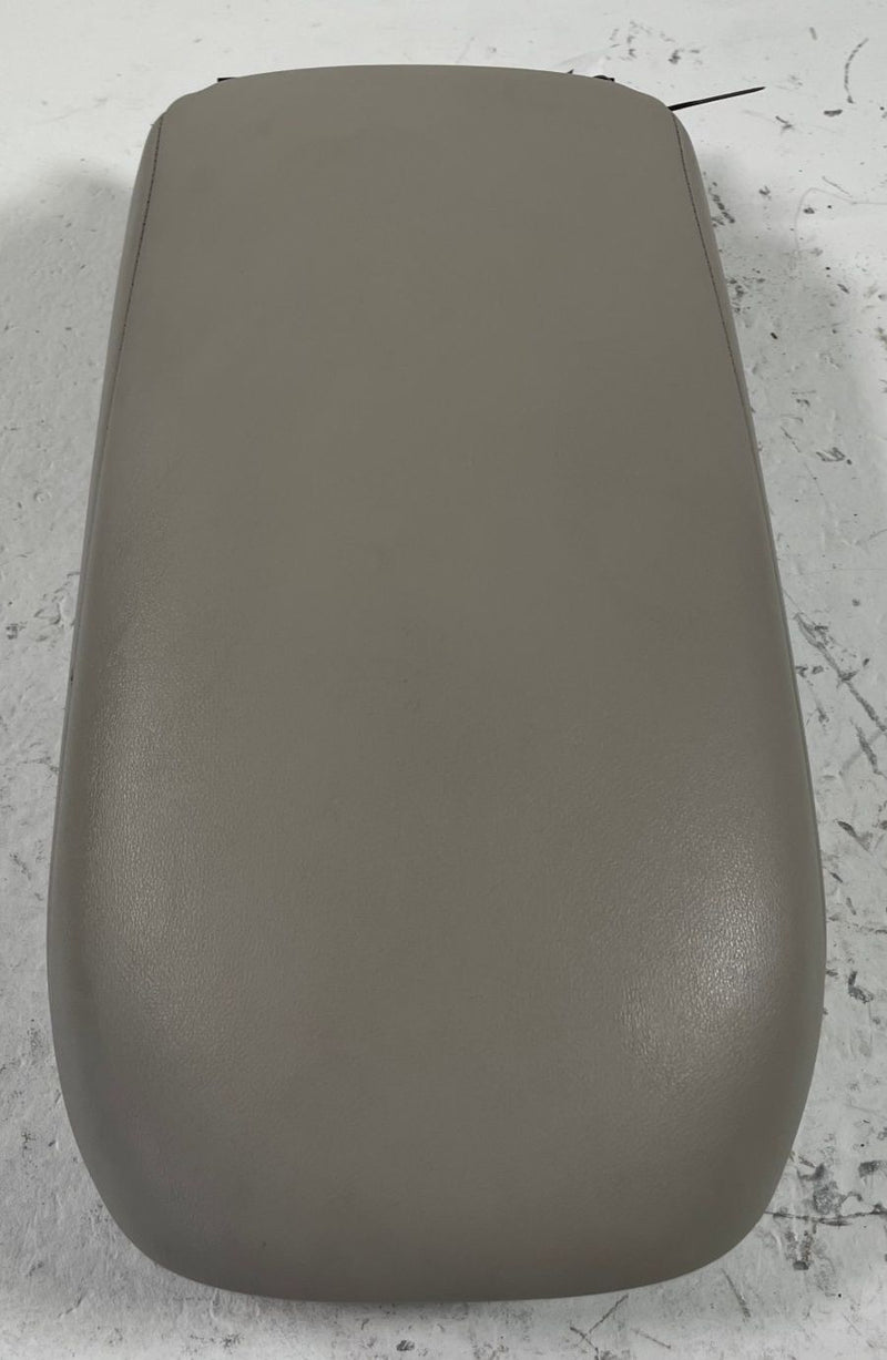 Load image into Gallery viewer, 2023-2026 HONDA HR-V LX CENTER CONSOLE ARM REST ARMREST LID COVER GRAY # 112678
